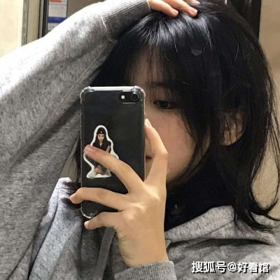 高考首日 考场内奋笔追梦想，考场外贴心暖相伴